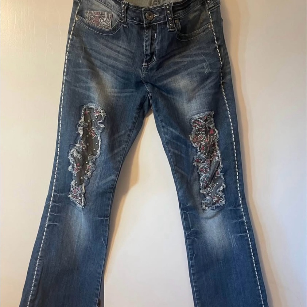Cowgirl Tuff Rock This 31x33 super cute embellished jeans